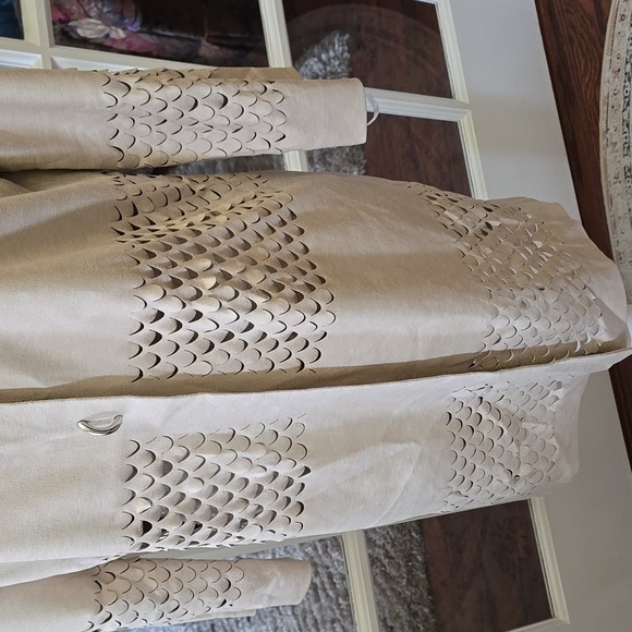D. EXTERIOR Italian Cream LaserCut jacket long sleeve silver snap closure 42 EUC - Picture 2 of 9